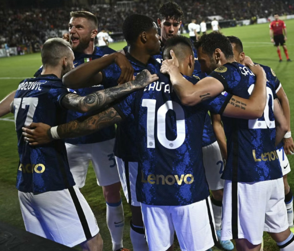 荷甲赛程吃紧；罗马关键时刻回应争议；压力陡增；团队化学反应显著的简单介绍